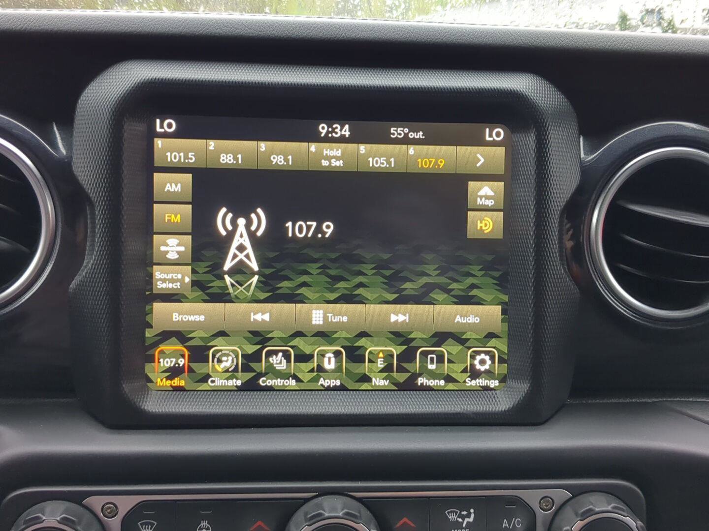 Used 2023 Jeep Wrangler Unlimited Sahara AWD/4WD image 21