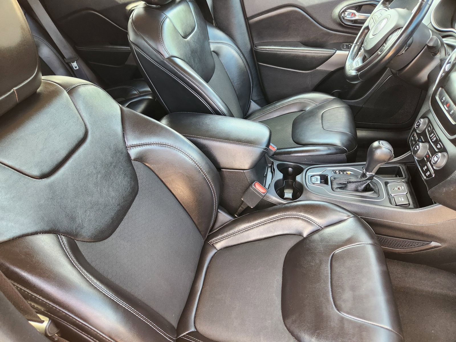 Used 2021 Jeep Cherokee Latitude Plus image 22