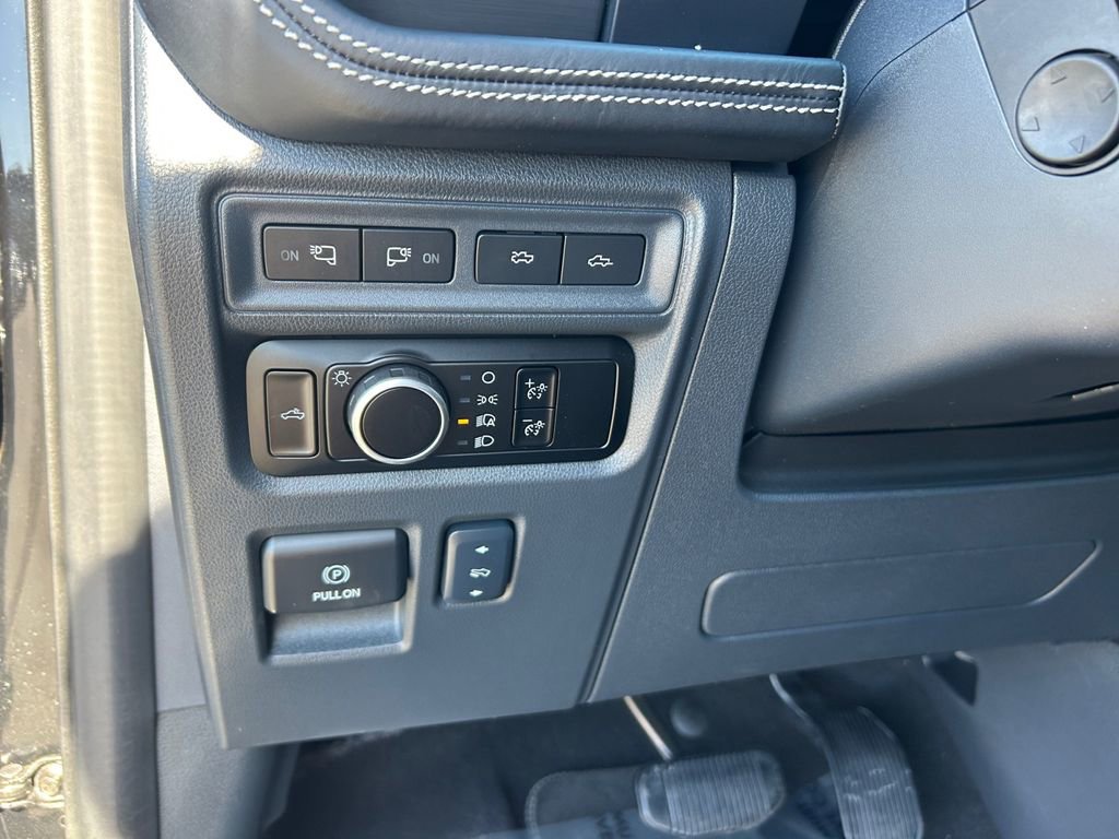 Used 2024 Ford F150 Lightning Platinum AWD/4WD image 19