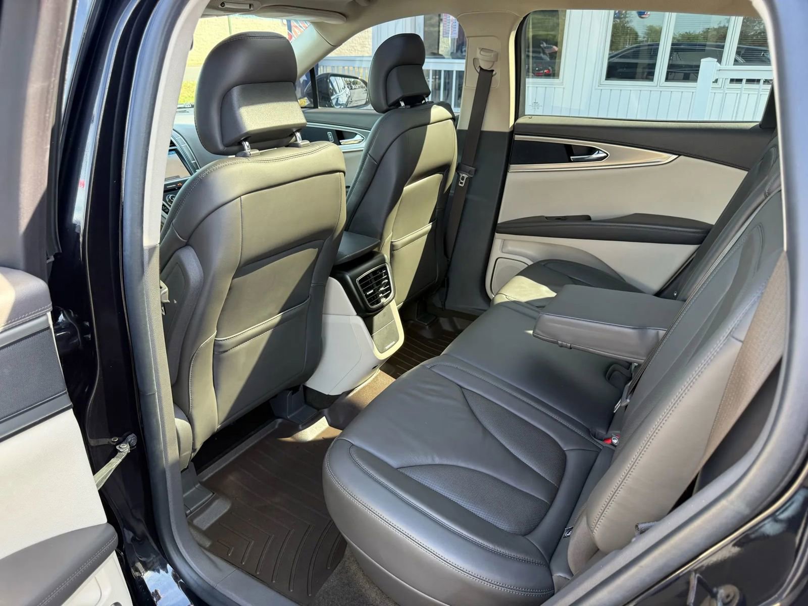 Used 2019 Lincoln Nautilus Select image 33