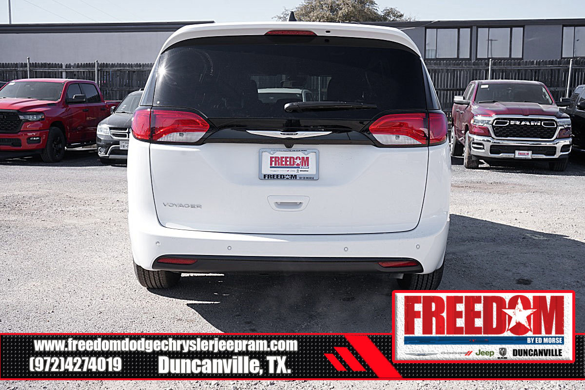 New 2025 Chrysler Voyager LX FWD image 4