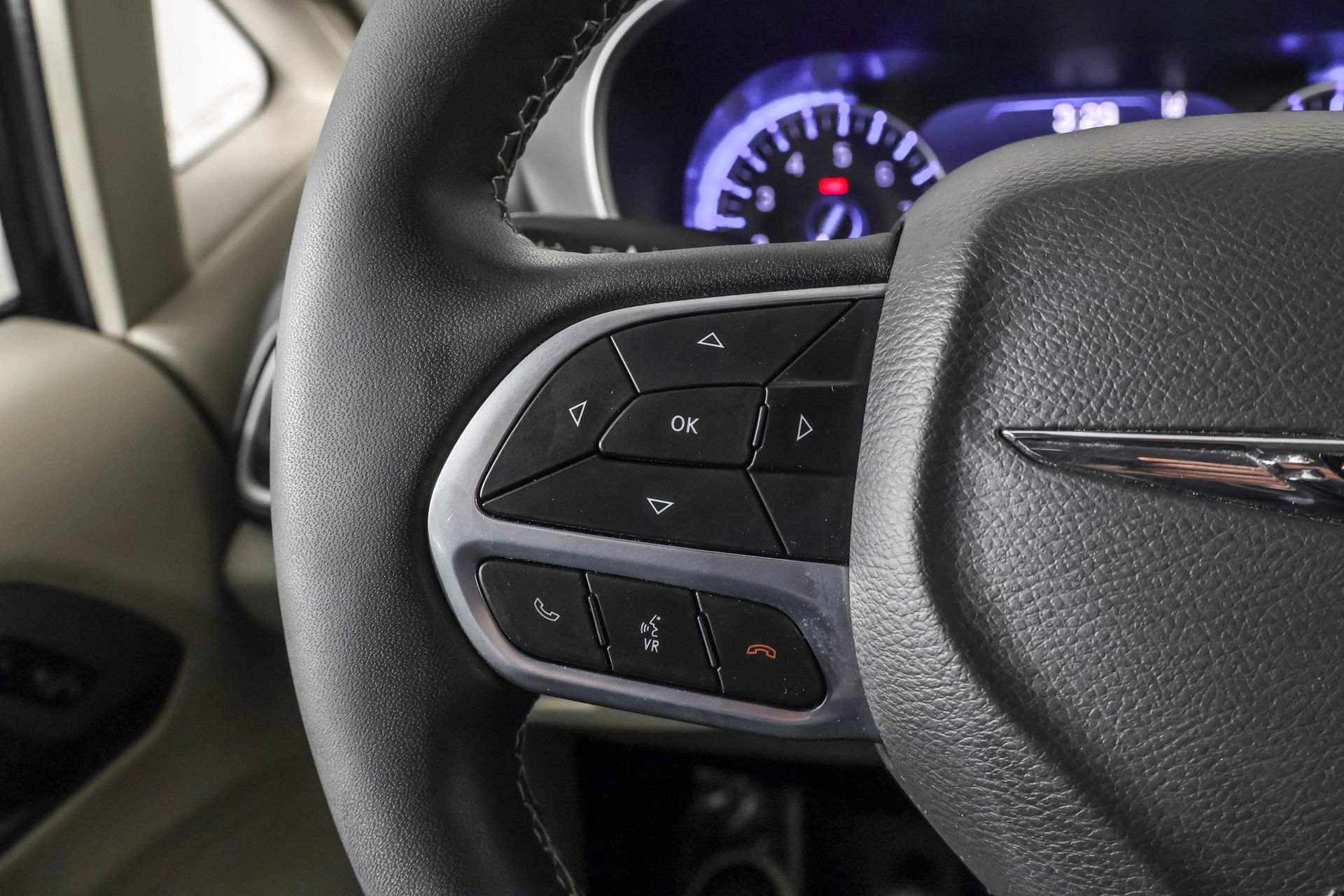 Used 2022 Chrysler Pacifica Touring-L image 27