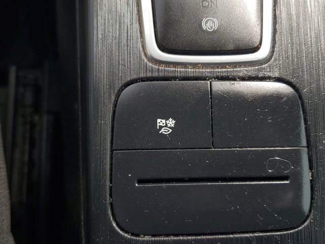 Used 2021 Ford Escape SE w/ SE Sport Appearance Package image 32