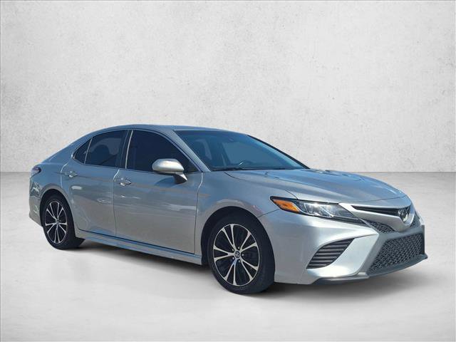Used 2018 Toyota Camry SE FWD video 3
