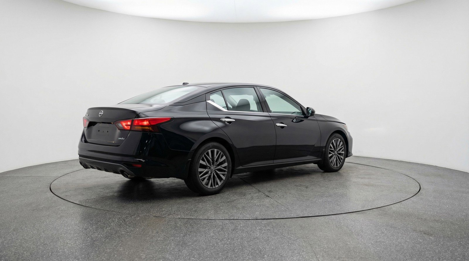 Used 2025 Nissan Altima 2.5 SV image 9