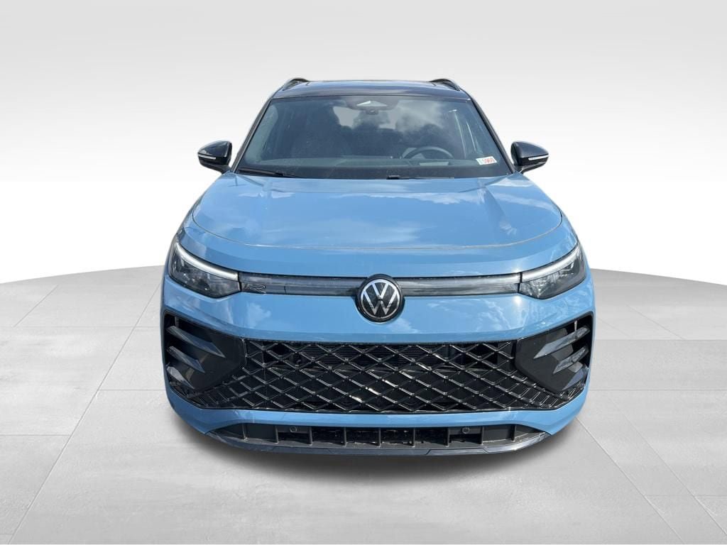 New 2026 Volkswagen Tiguan SE R-Line FWD image 3