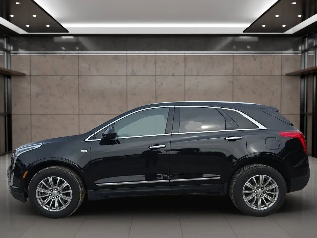 Used 2018 Cadillac XT5 Luxury w/ Driver Awareness Package FWD image 5