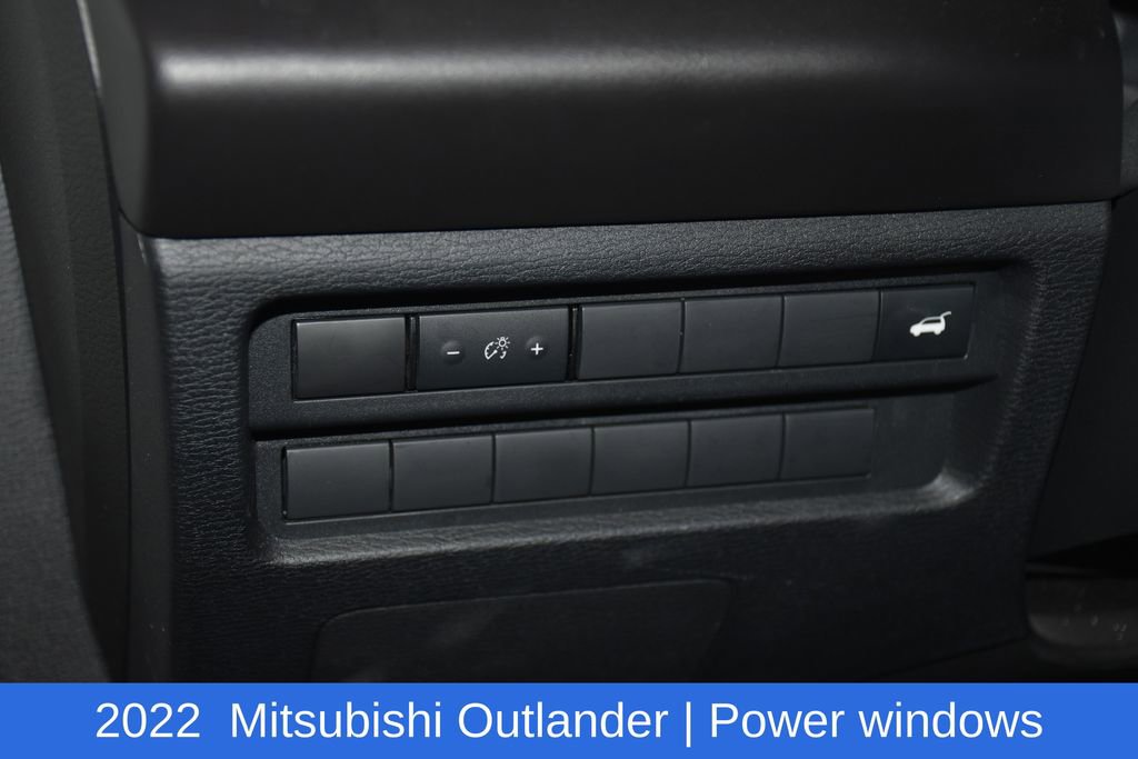 Used 2022 Mitsubishi Outlander SE image 9
