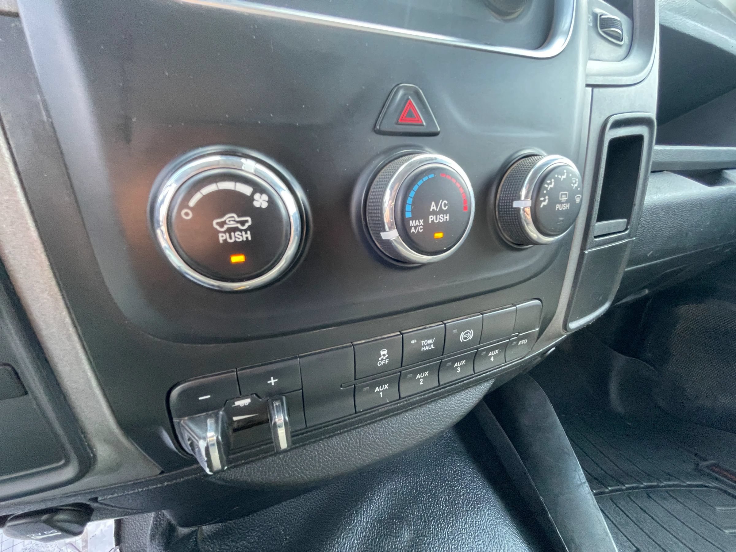 Used 2018 RAM 5500 Tradesman w/ Power & Remote Entry Group AWD/4WD image 15