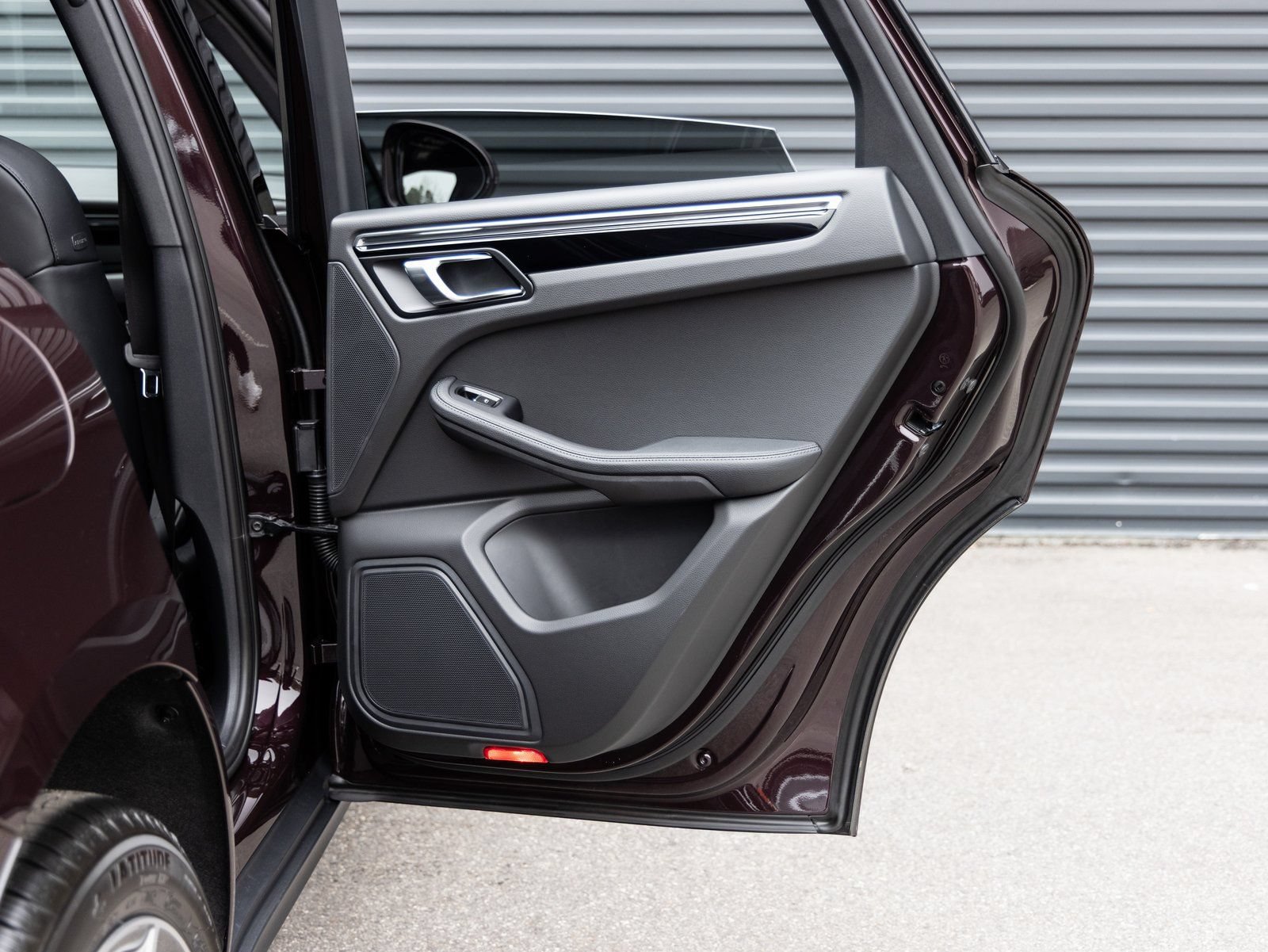 Certified 2026 Porsche Macan AWD/4WD image 29