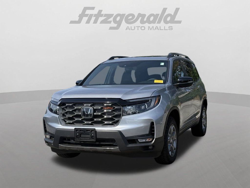 Used 2025 Honda Passport TrailSport image 2