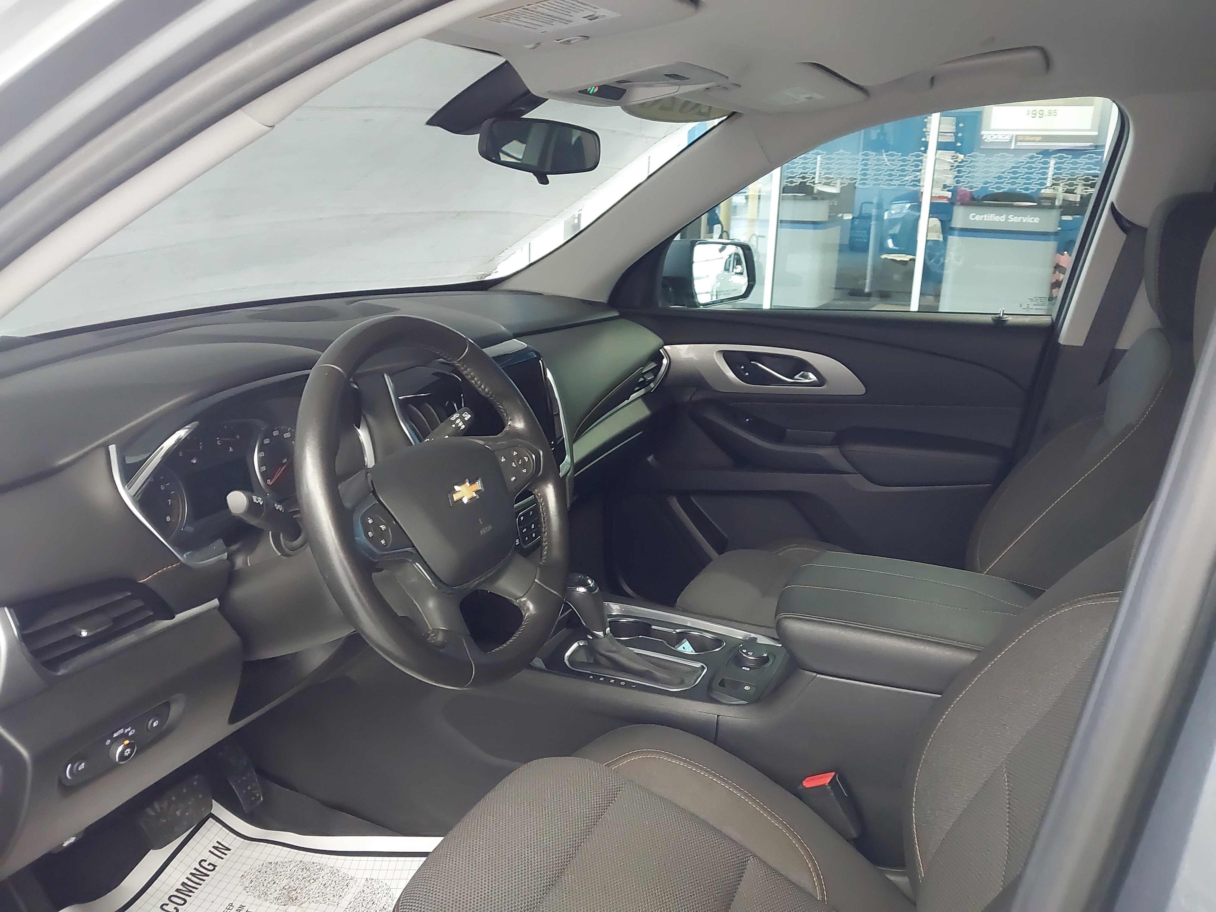 Used 2020 Chevrolet Traverse LT FWD image 2