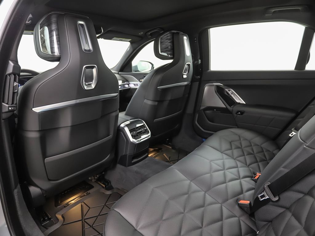 New 2026 BMW 740i xDrive w/ Premium Package image 21