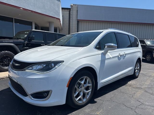 Used 2018 Chrysler Pacifica Limited FWD image 2