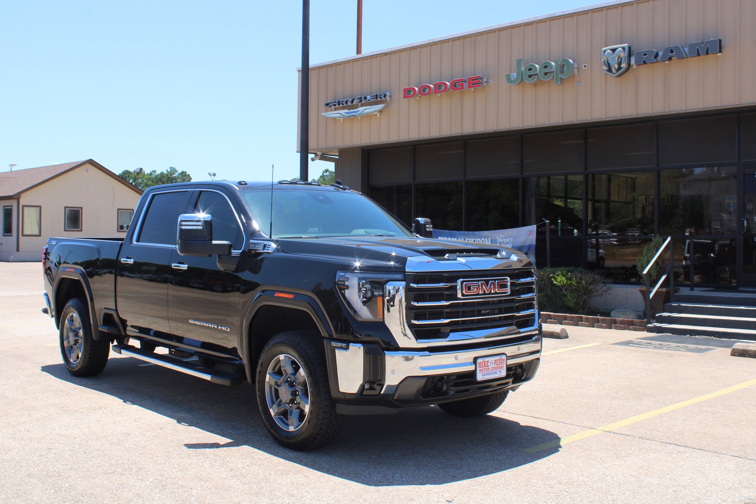Used 2026 GMC Sierra 2500 SLT w/ SLT Premium Package AWD/4WD image 3