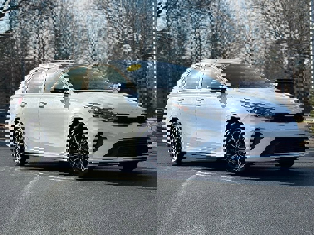 Used 2023 Kia Forte LXS image 2