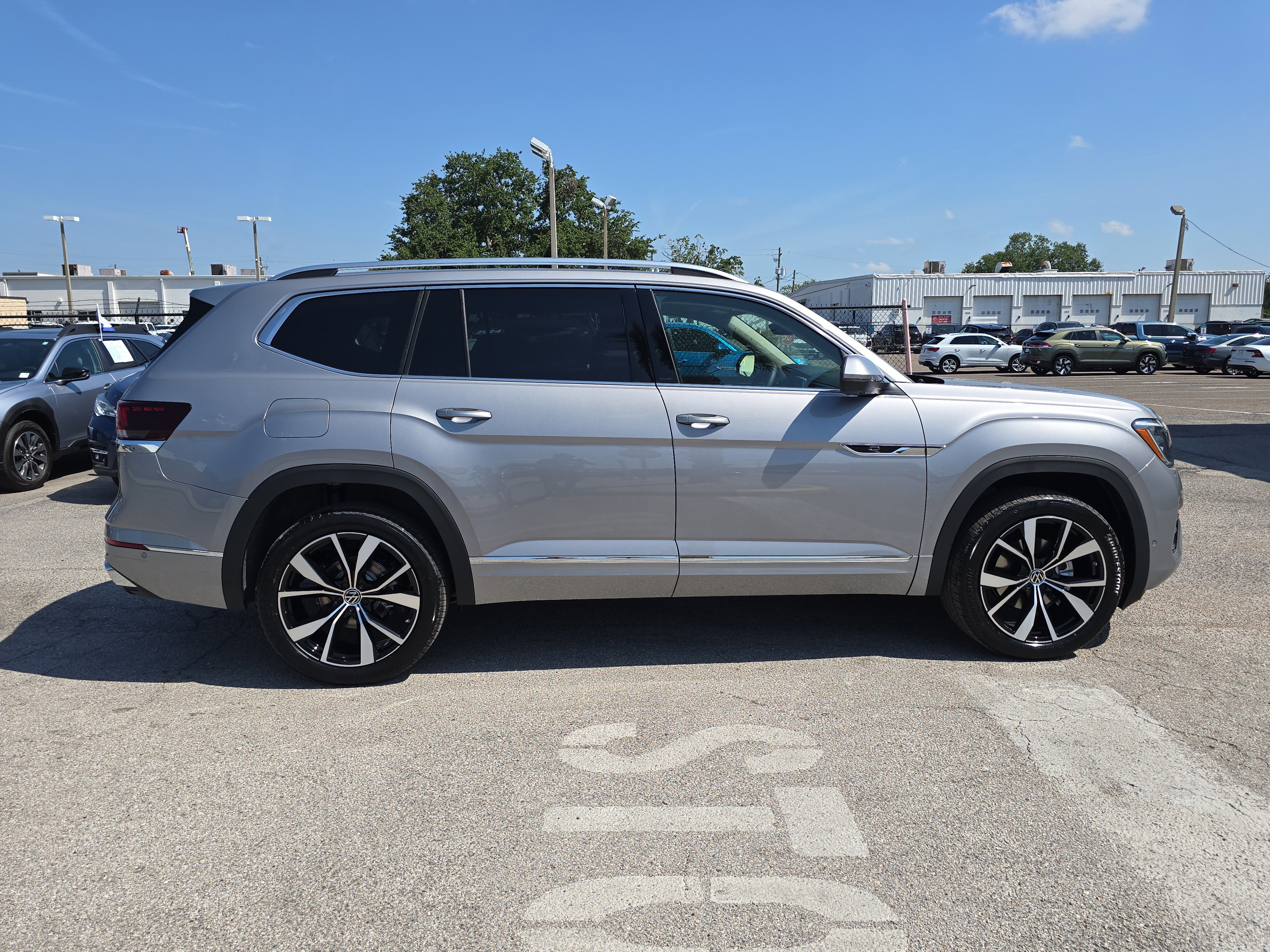 New 2025 Volkswagen Atlas SEL Premium R-Line image 4