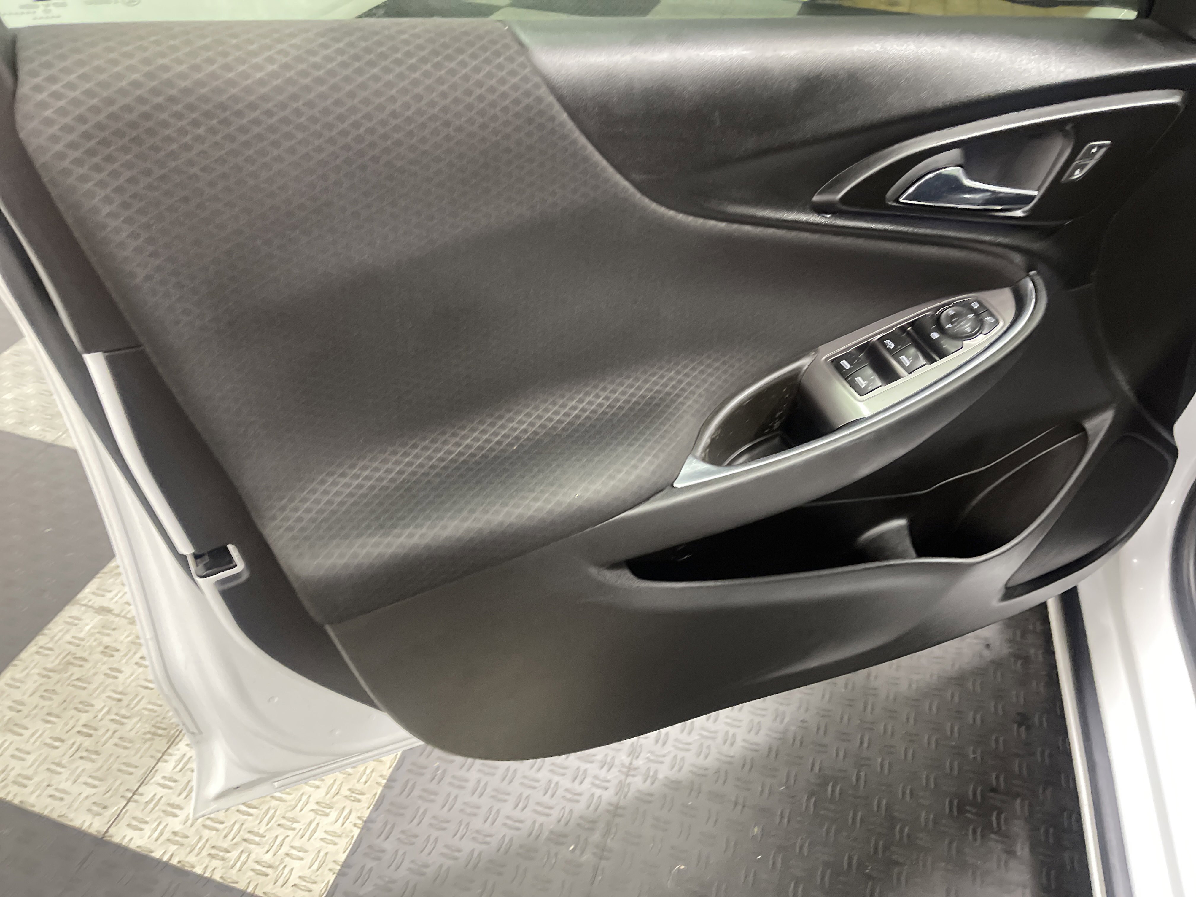 Used 2018 Chevrolet Malibu LT FWD image 10