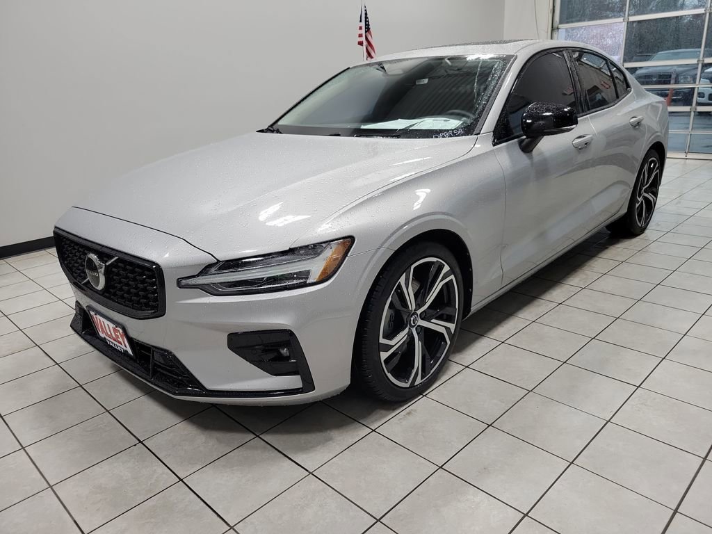 Used 2024 Volvo S60 B5 Core image 14