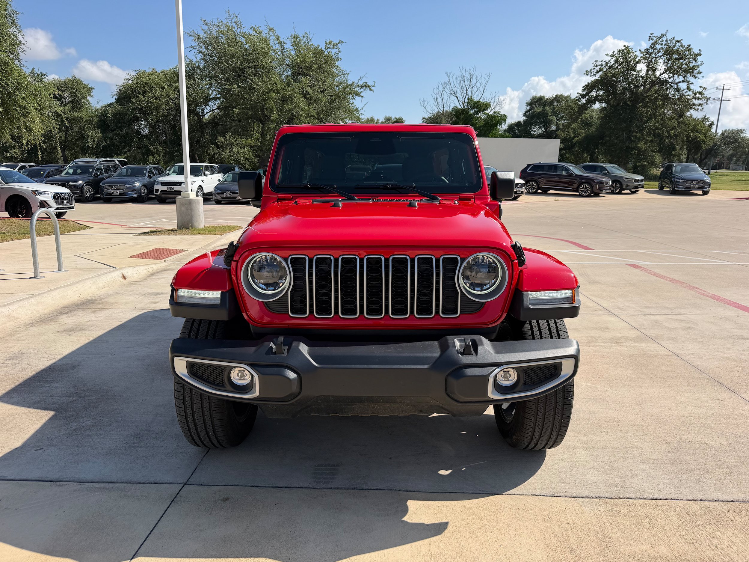 Used 2025 Jeep Wrangler Unlimited Sahara AWD/4WD image 9