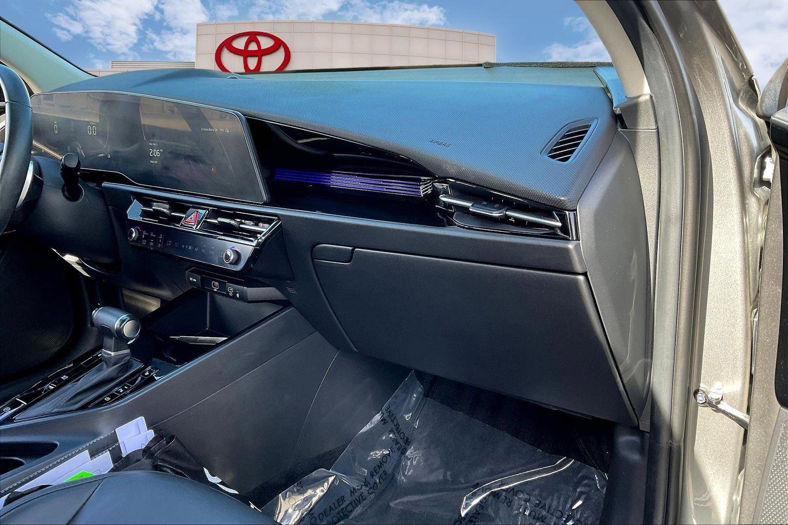 Used 2023 Kia Niro EX Touring image 16