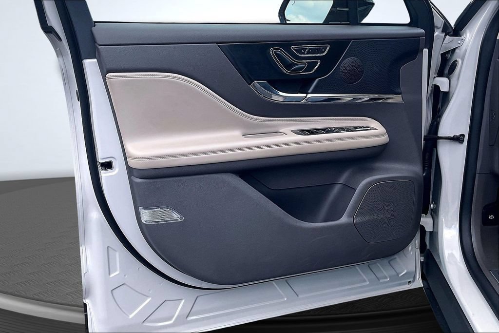 Certified 2023 Lincoln Corsair Reserve FWD image 21