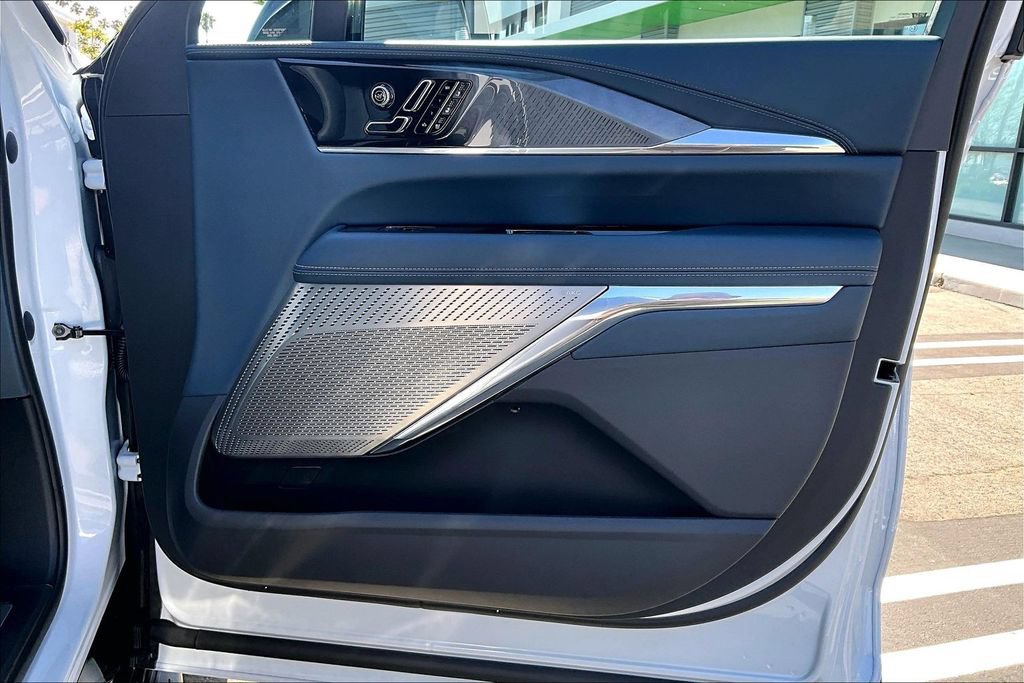 New 2026 Cadillac Escalade IQ Luxury 2 w/ LPO, Floor Liner Package AWD/4WD image 33