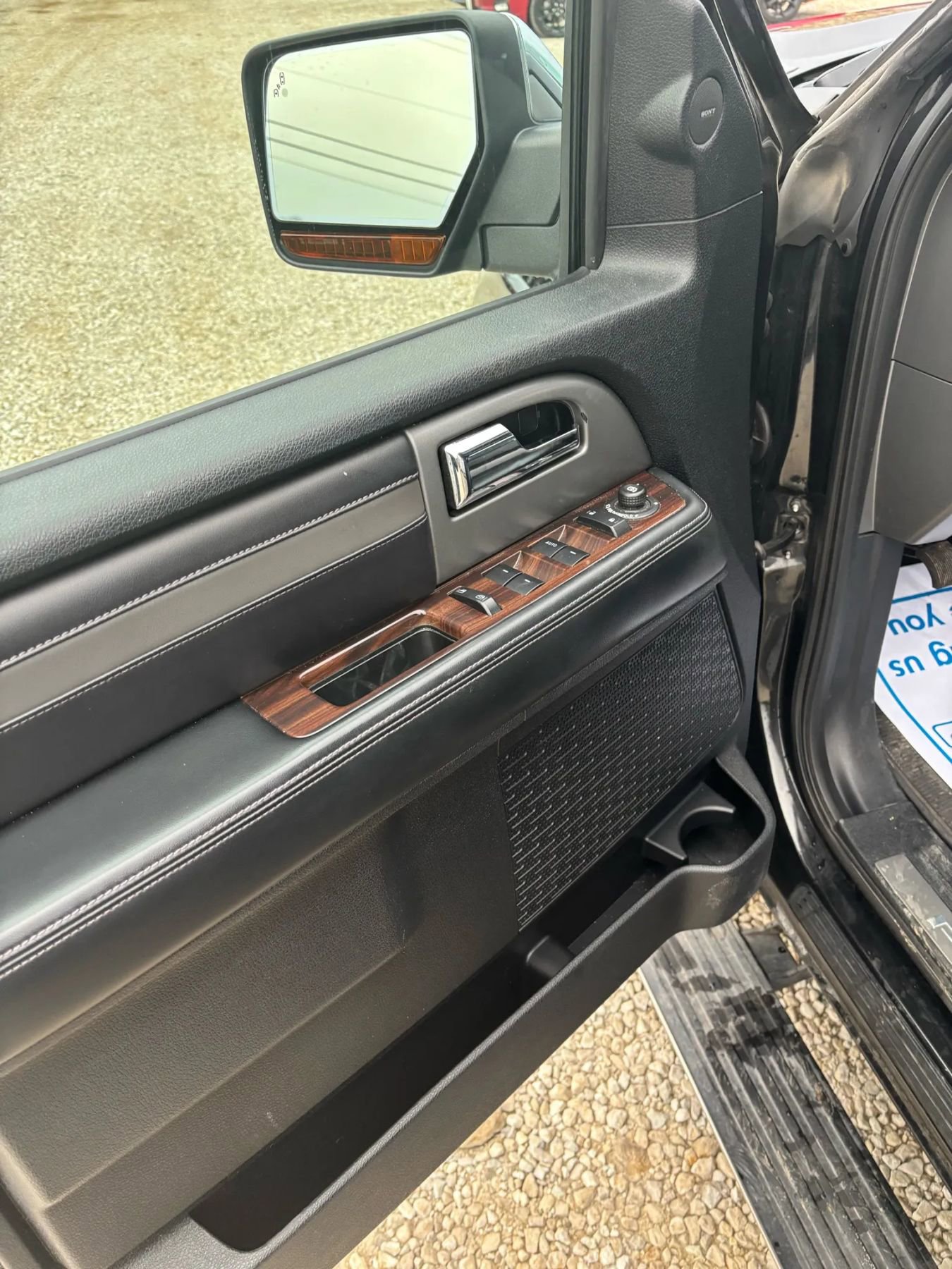 Used 2015 Ford Expedition Platinum image 9