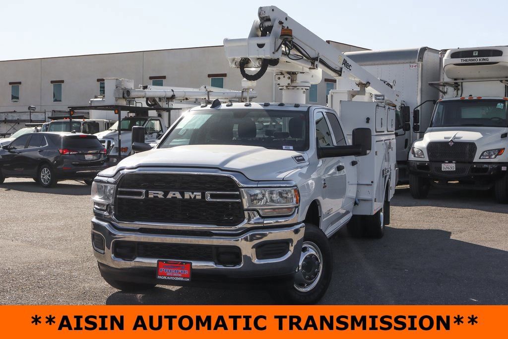 Used 2020 RAM 3500 Tradesman w/ Chrome Appearance Group AWD/4WD image 4