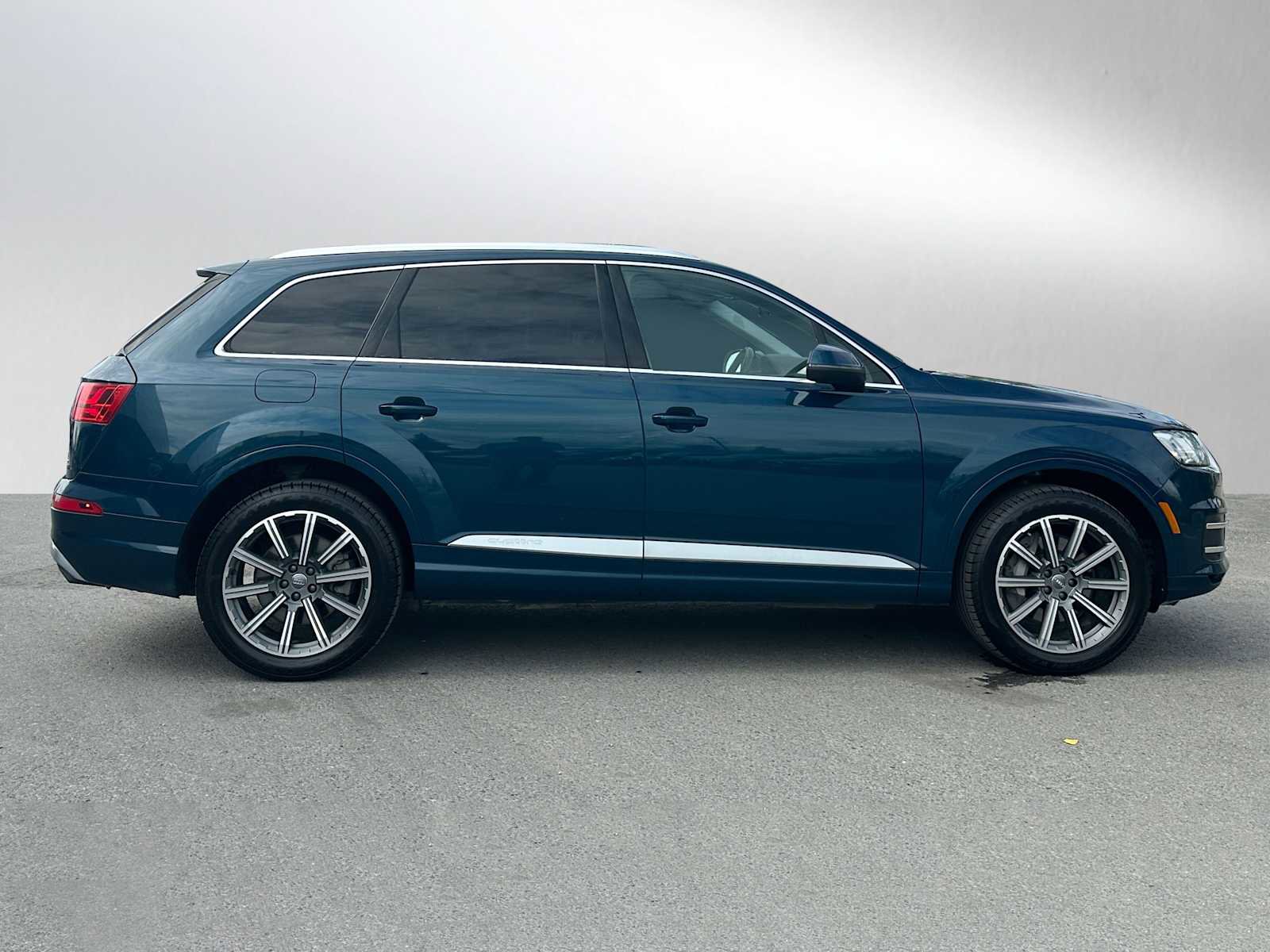 Used 2018 Audi Q7 3.0T Premium Plus image 2