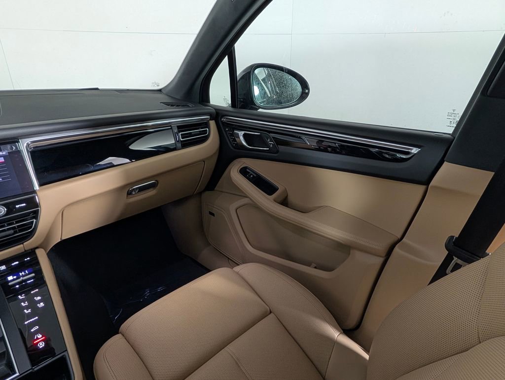 New 2026 Porsche Macan AWD/4WD image 23