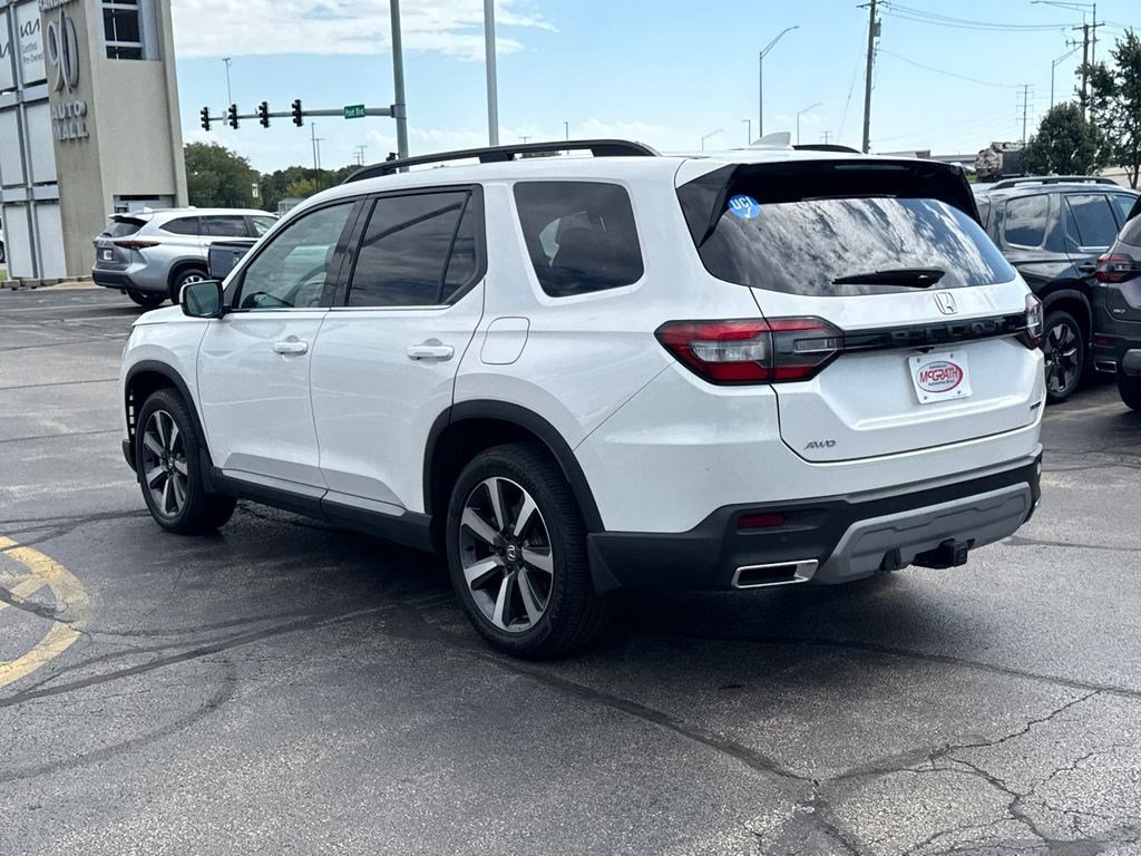 Certified 2025 Honda Pilot Touring image 9