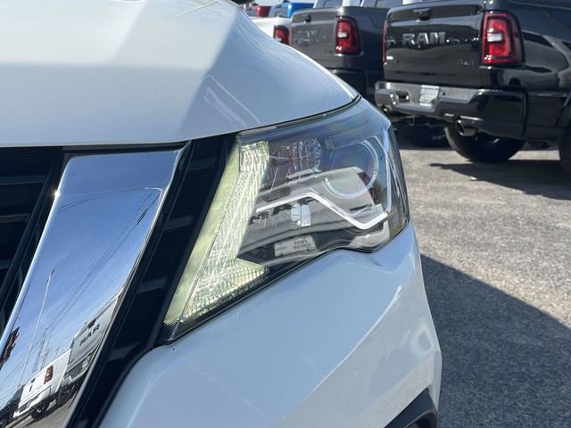 Used 2018 Nissan Pathfinder SV image 9