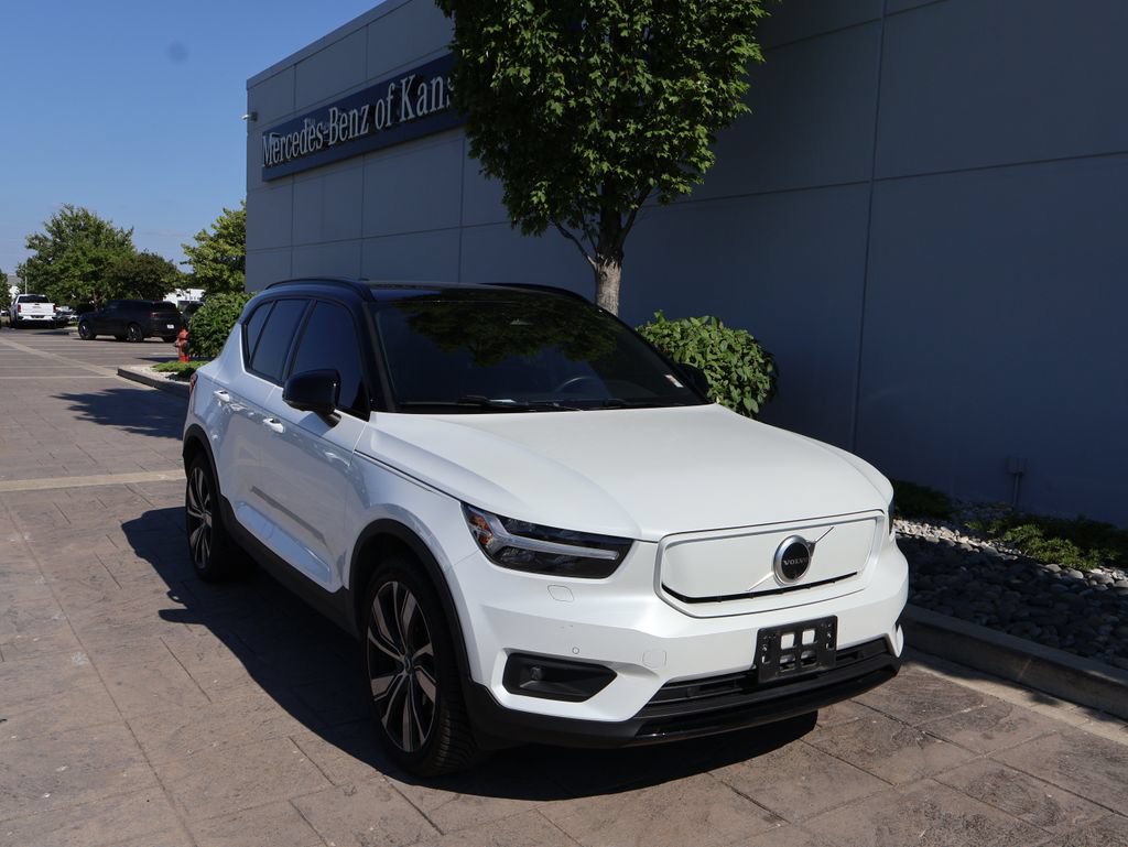 Used 2021 Volvo XC40 P8 Recharge w/ Advanced Package AWD/4WD image 1