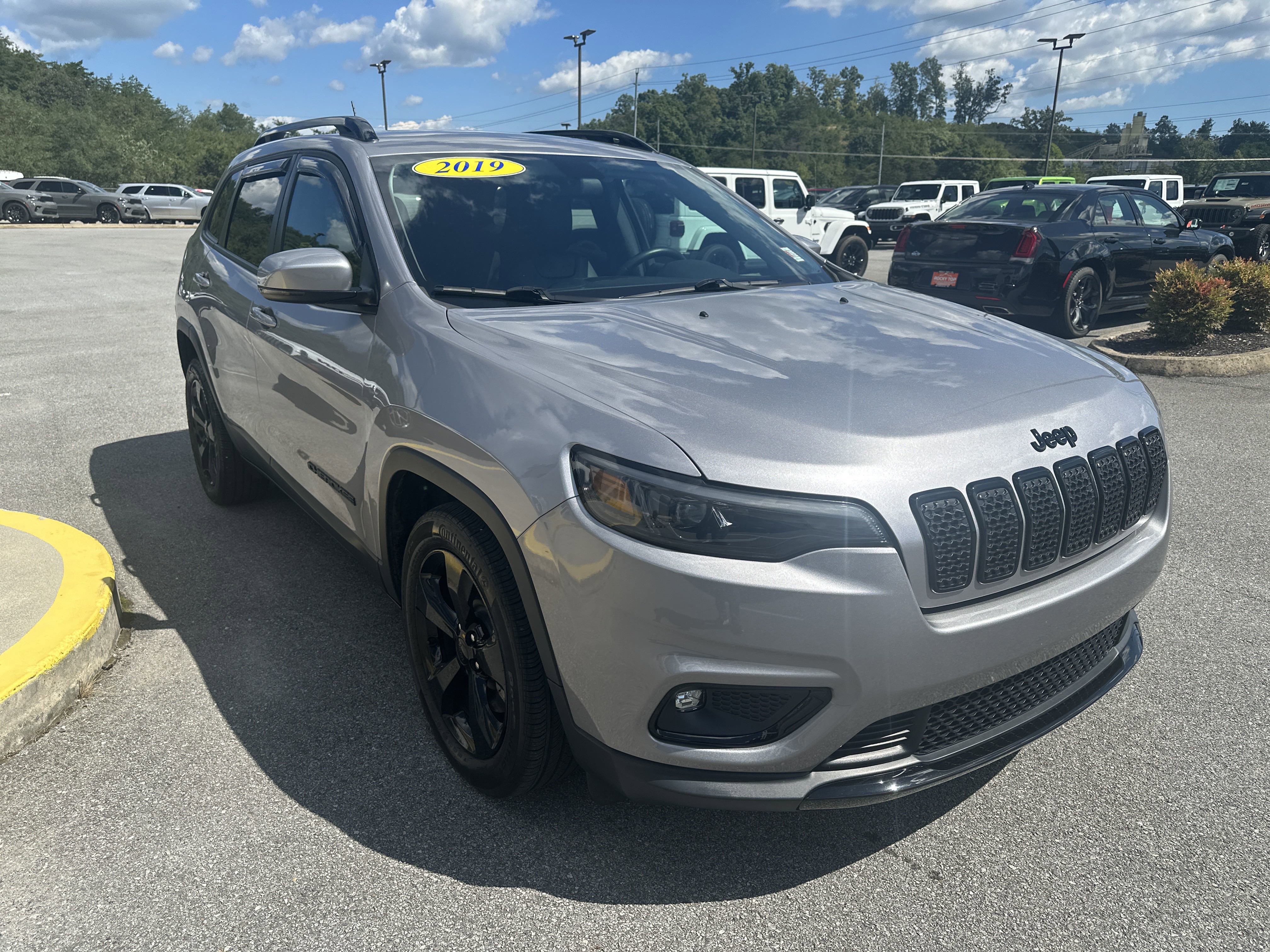 Used 2019 Jeep Cherokee Latitude Plus image 4