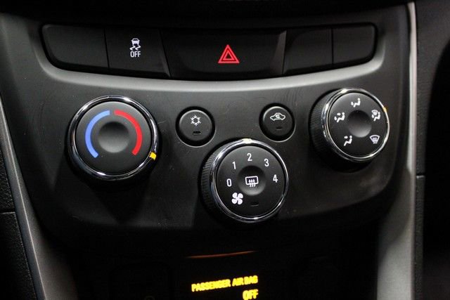 Used 2022 Chevrolet Trax LT w/ LT Convenience Package AWD/4WD image 28