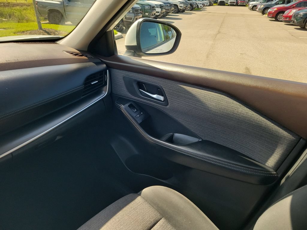 Used 2021 Nissan Rogue SV FWD image 14