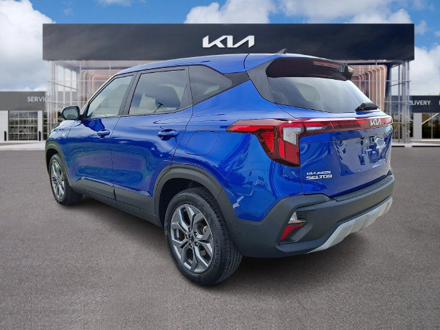 Used 2024 Kia Seltos LX AWD/4WD image 4