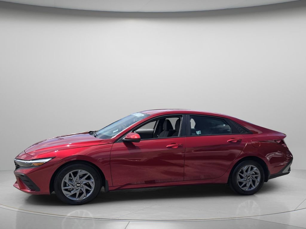 Certified 2024 Hyundai Elantra SEL FWD image 3