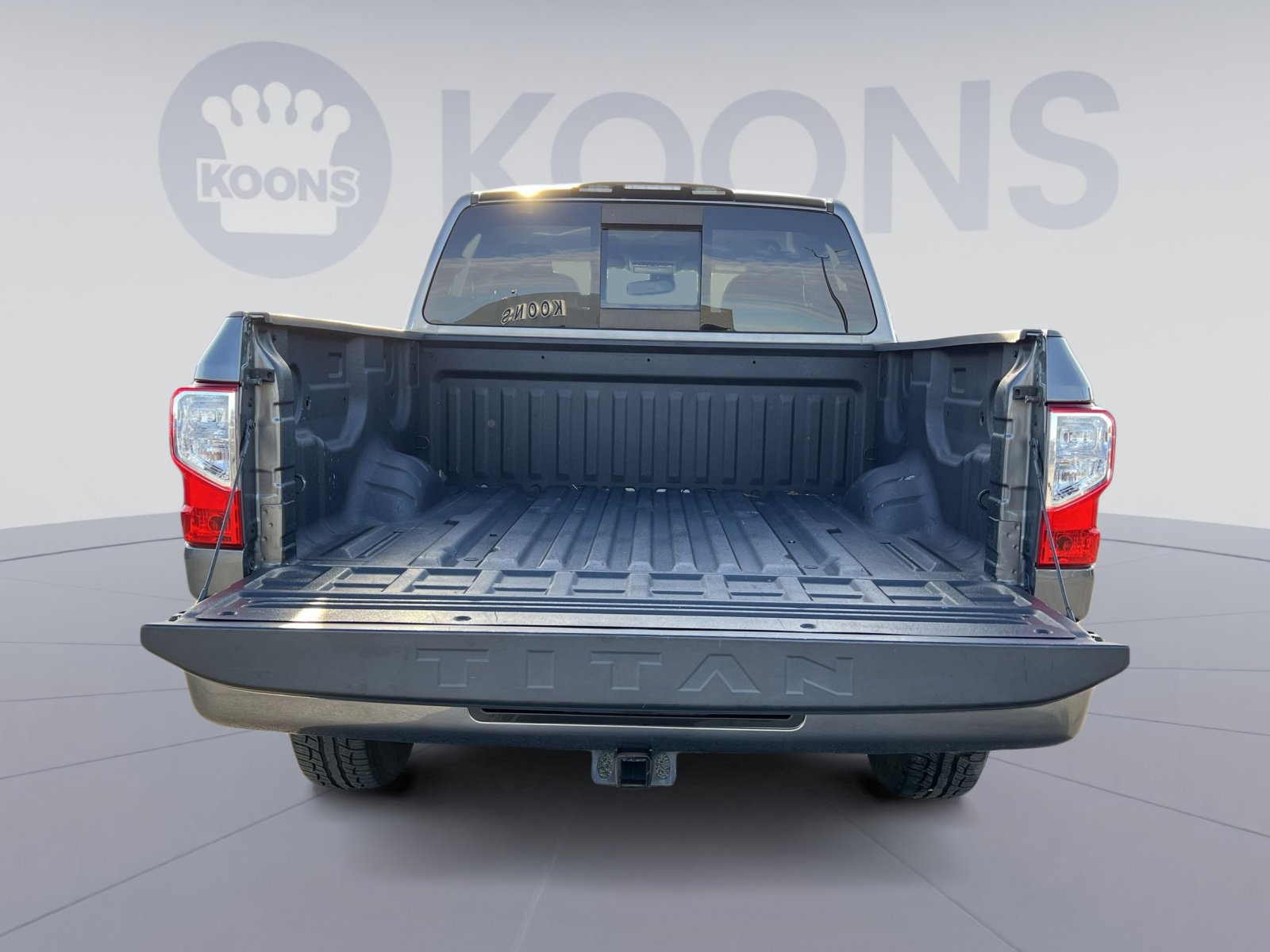 Used 2019 Nissan Titan SV w/ SV Convenience Package image 25