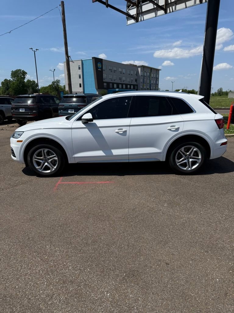Used 2019 Audi Q5 2.0T Premium w/ Convenience Package AWD/4WD image 2