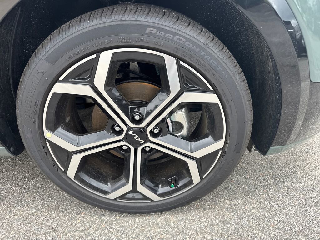New 2025 Kia Niro SX Touring image 12