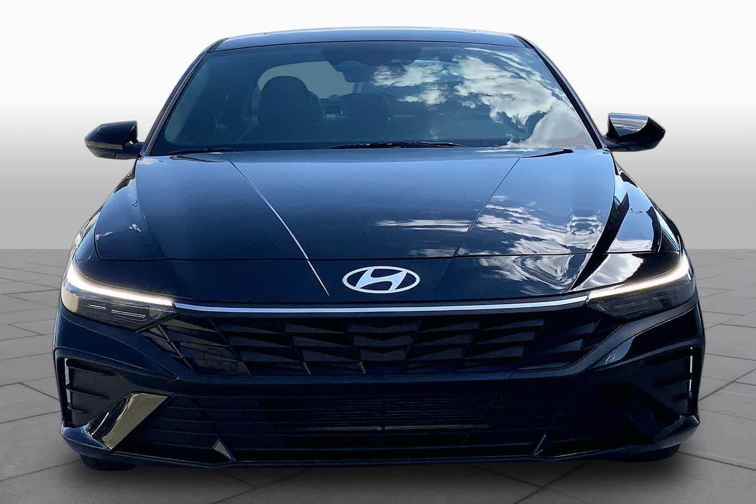 New 2026 Hyundai Elantra SEL Sport FWD image 3