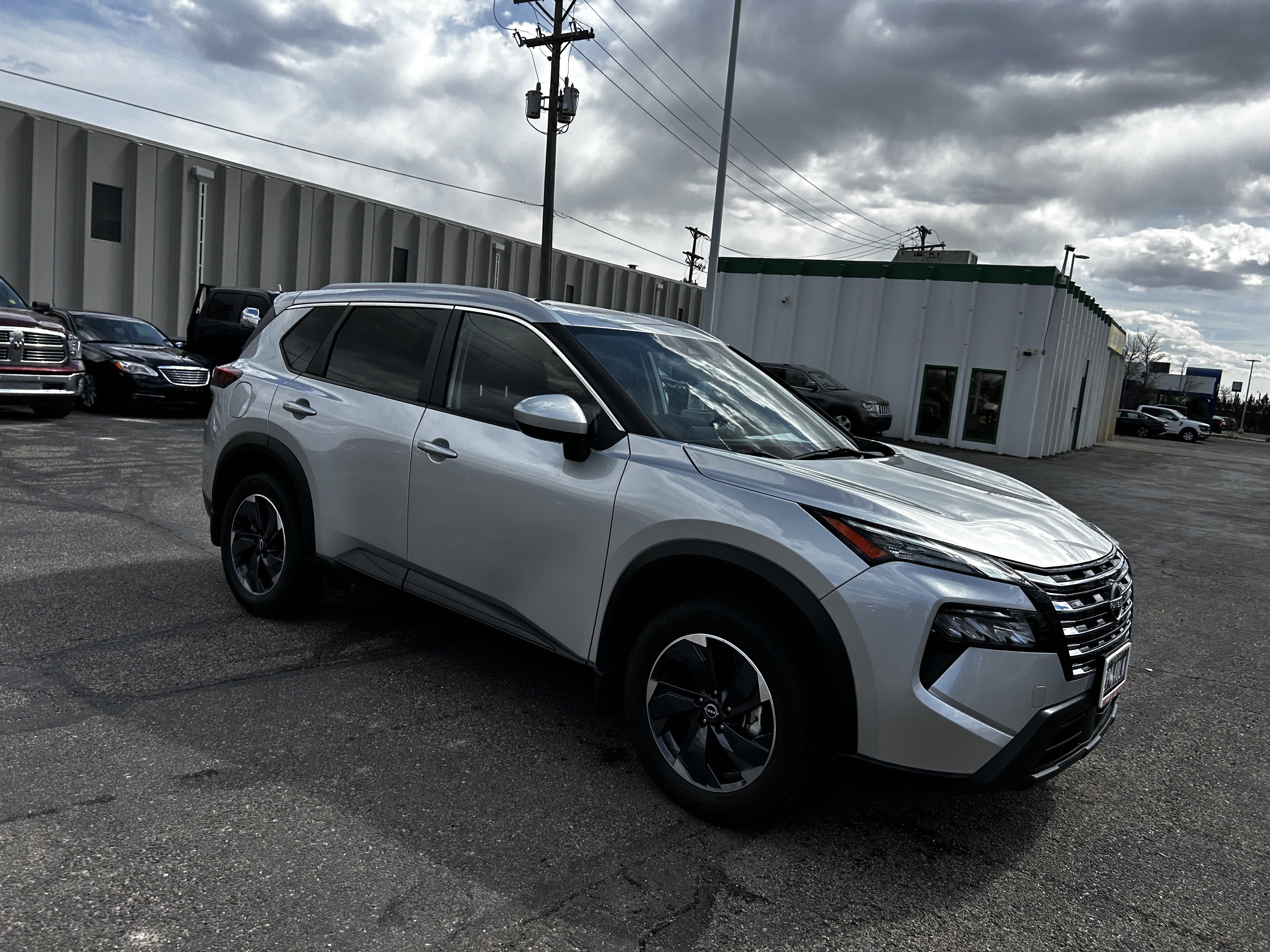 Used 2024 Nissan Rogue SV w/ SV Premium Package image 7