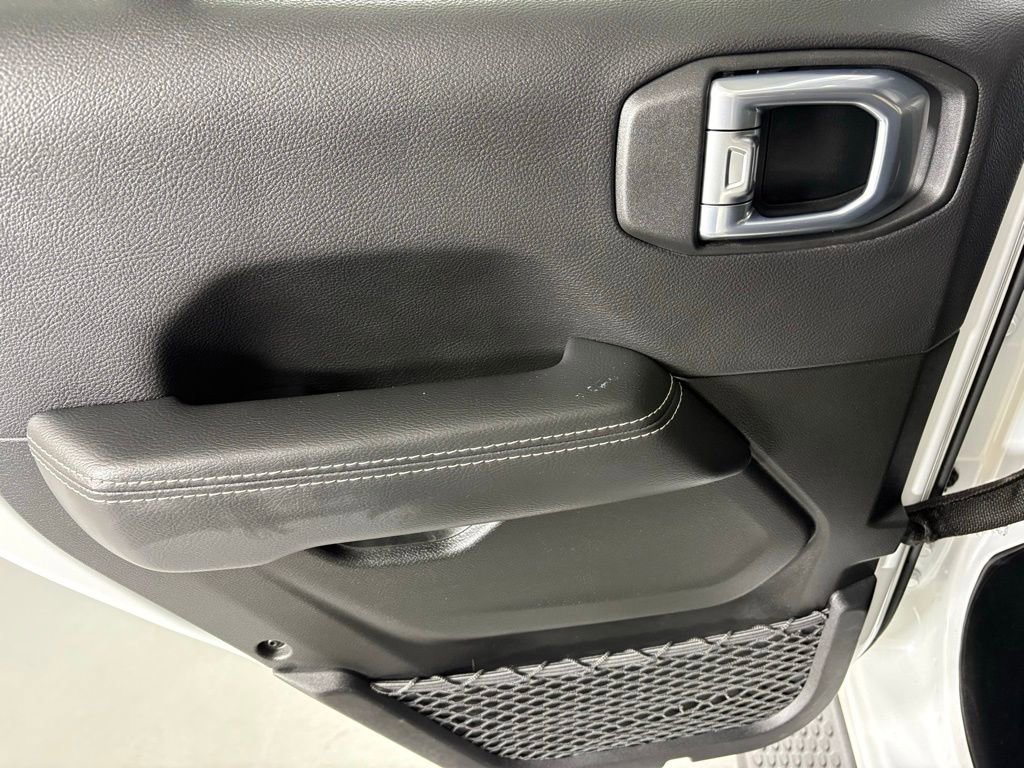 Used 2022 Jeep Wrangler Unlimited Sahara image 34