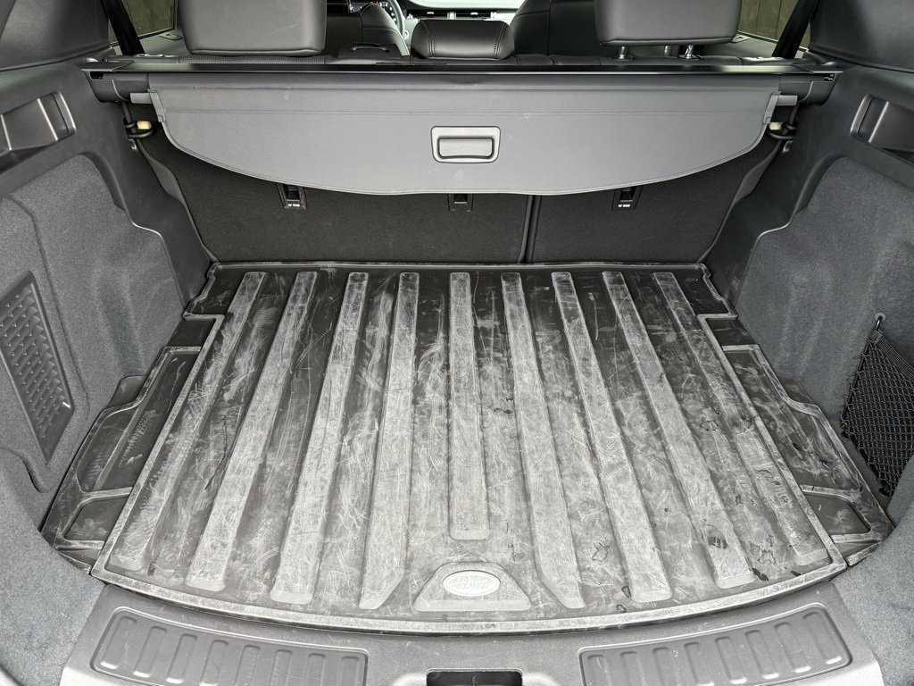 Certified 2025 Land Rover Discovery Sport Dynamic SE image 37