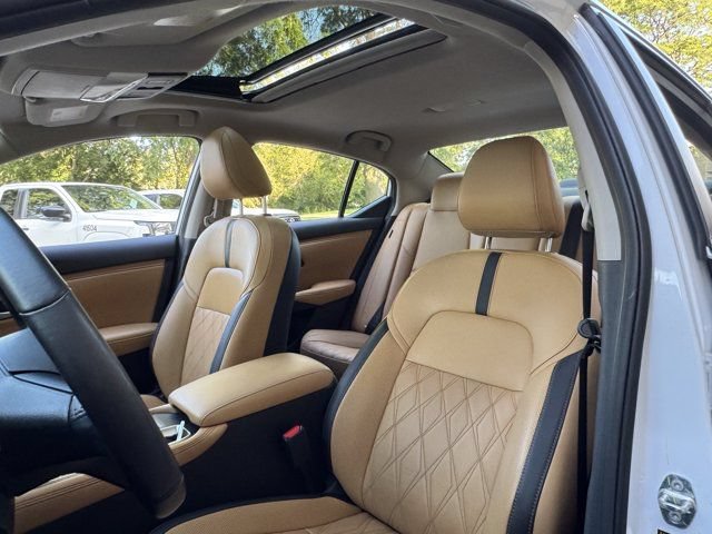 Used 2025 Nissan Sentra SV w/ SV Premium Package FWD image 30