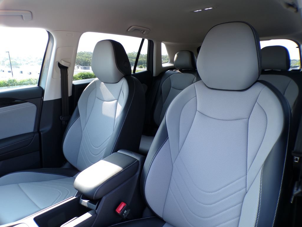 Used 2026 Volkswagen Tiguan SE AWD/4WD image 11