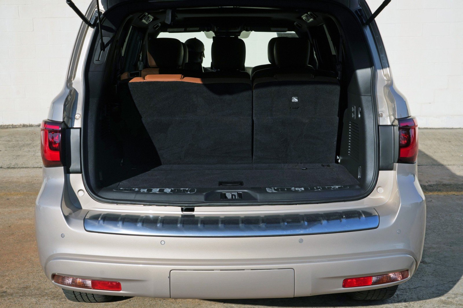 Used 2024 INFINITI QX80 Sensory AWD/4WD image 10
