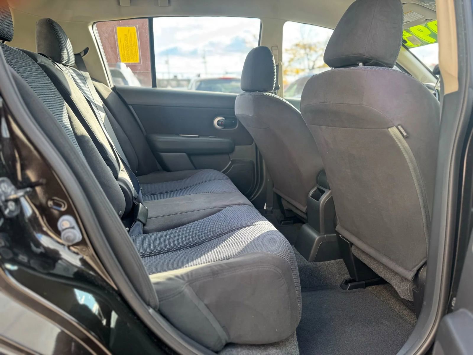 Used 2011 Nissan Versa SL w/ Premium Pkg FWD image 10